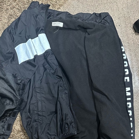 H&M BLACK NASA INSULATED RAIN JACKET - Picture 2 of 4